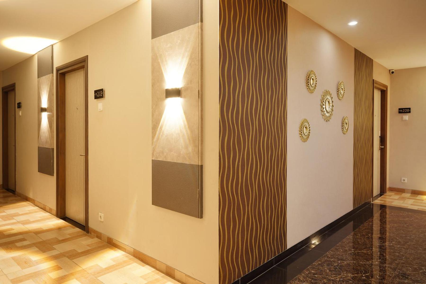 Front One Hotel Sragen Екстер'єр фото