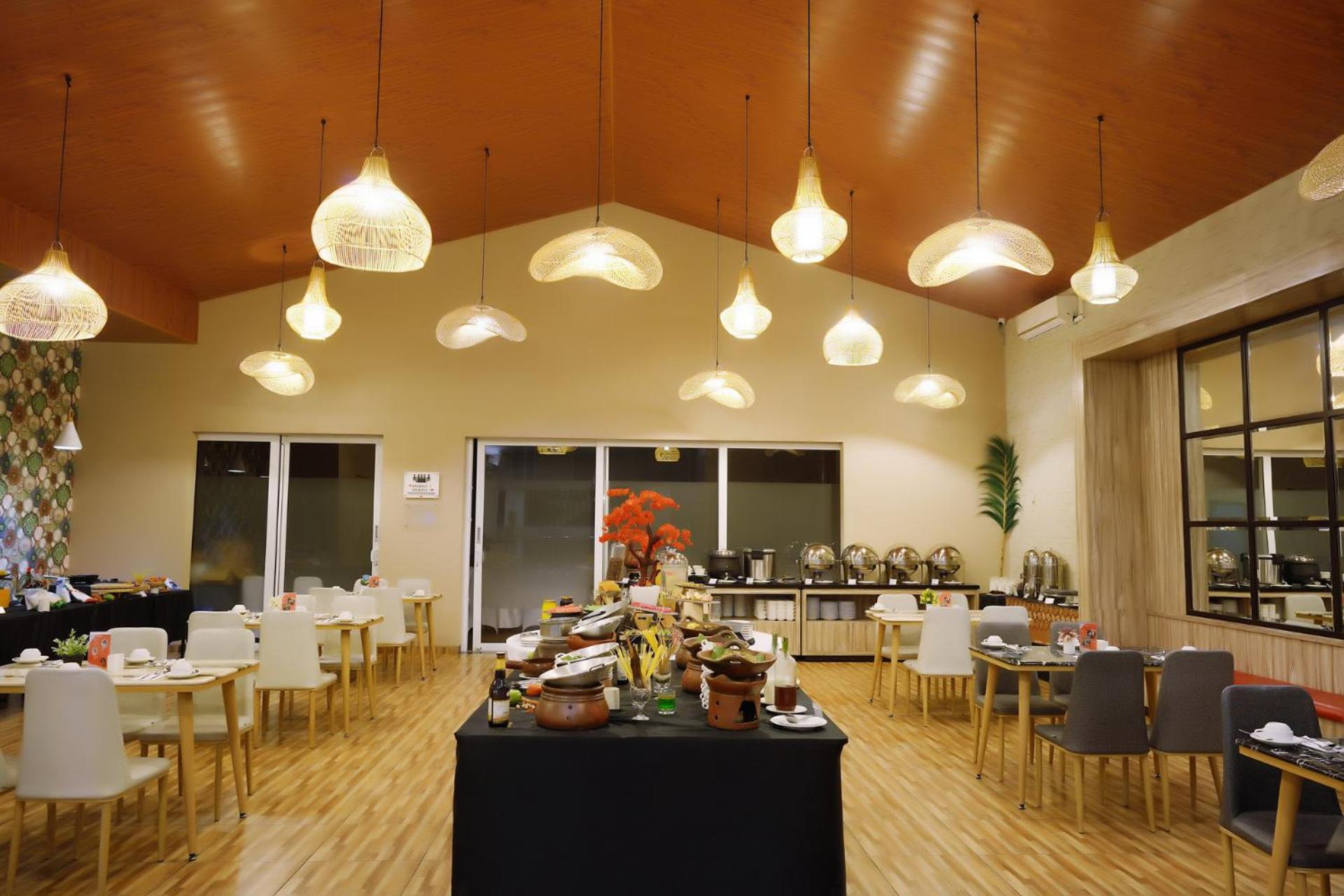 Front One Hotel Sragen Екстер'єр фото