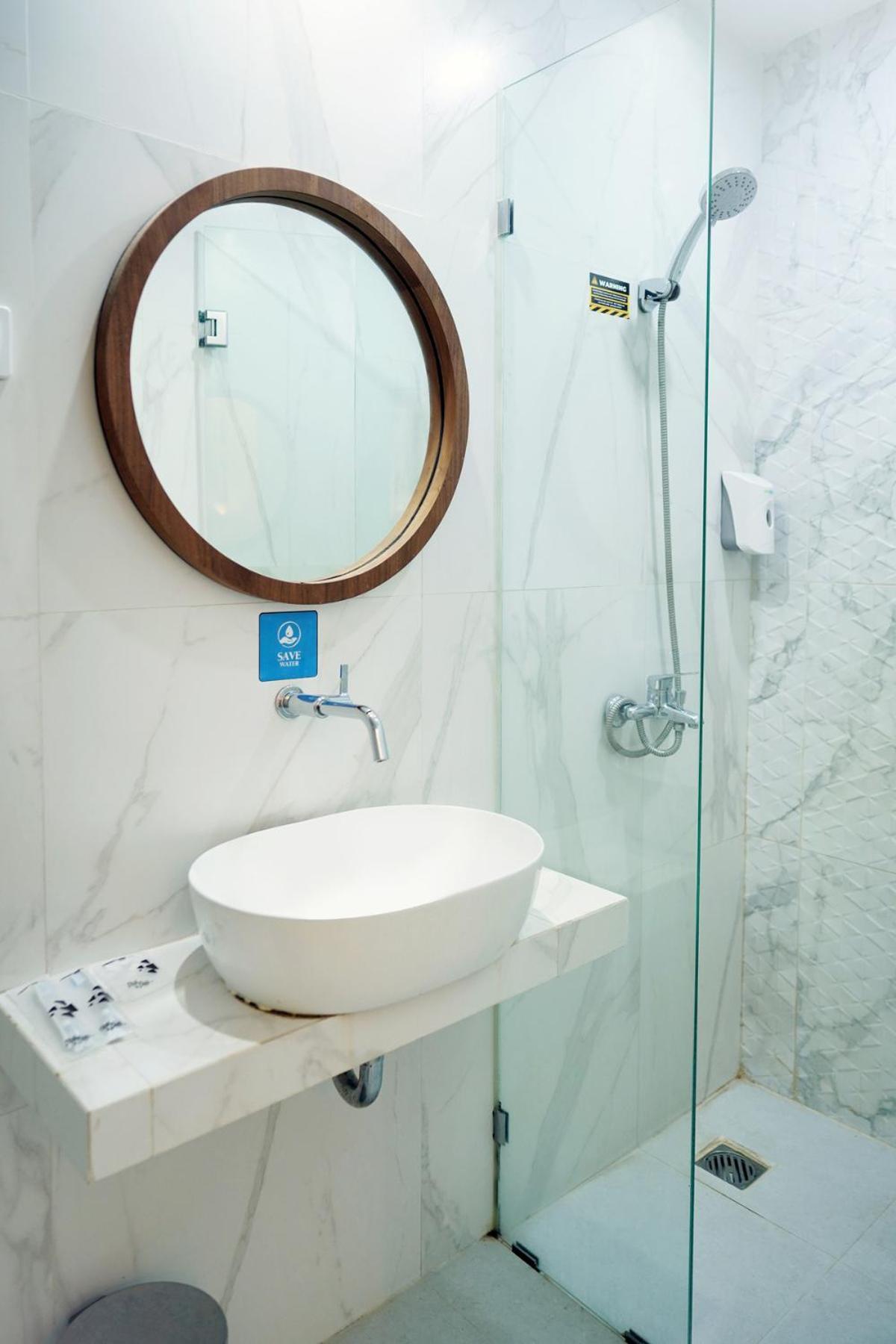 Front One Hotel Sragen Екстер'єр фото