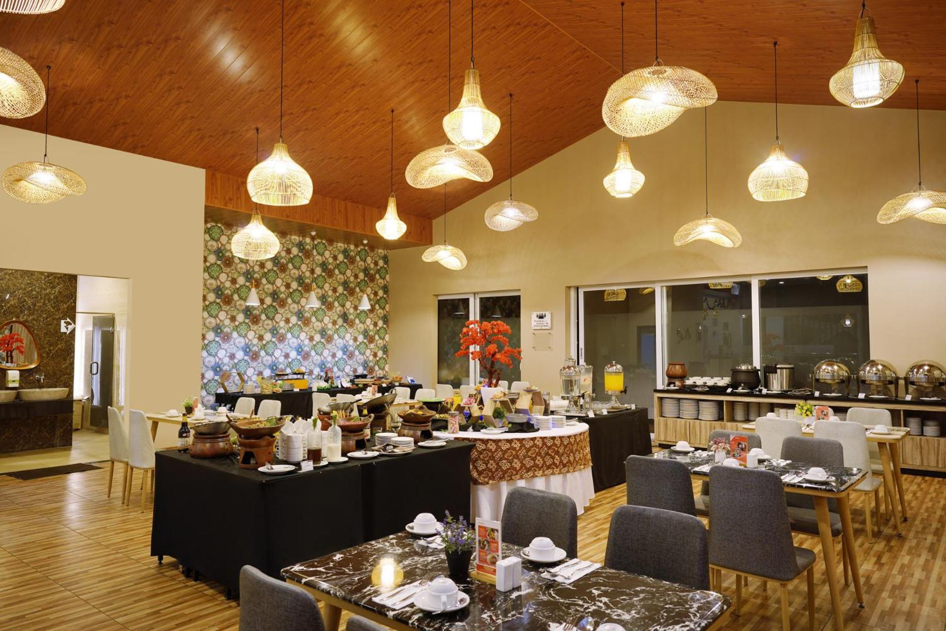Front One Hotel Sragen Екстер'єр фото
