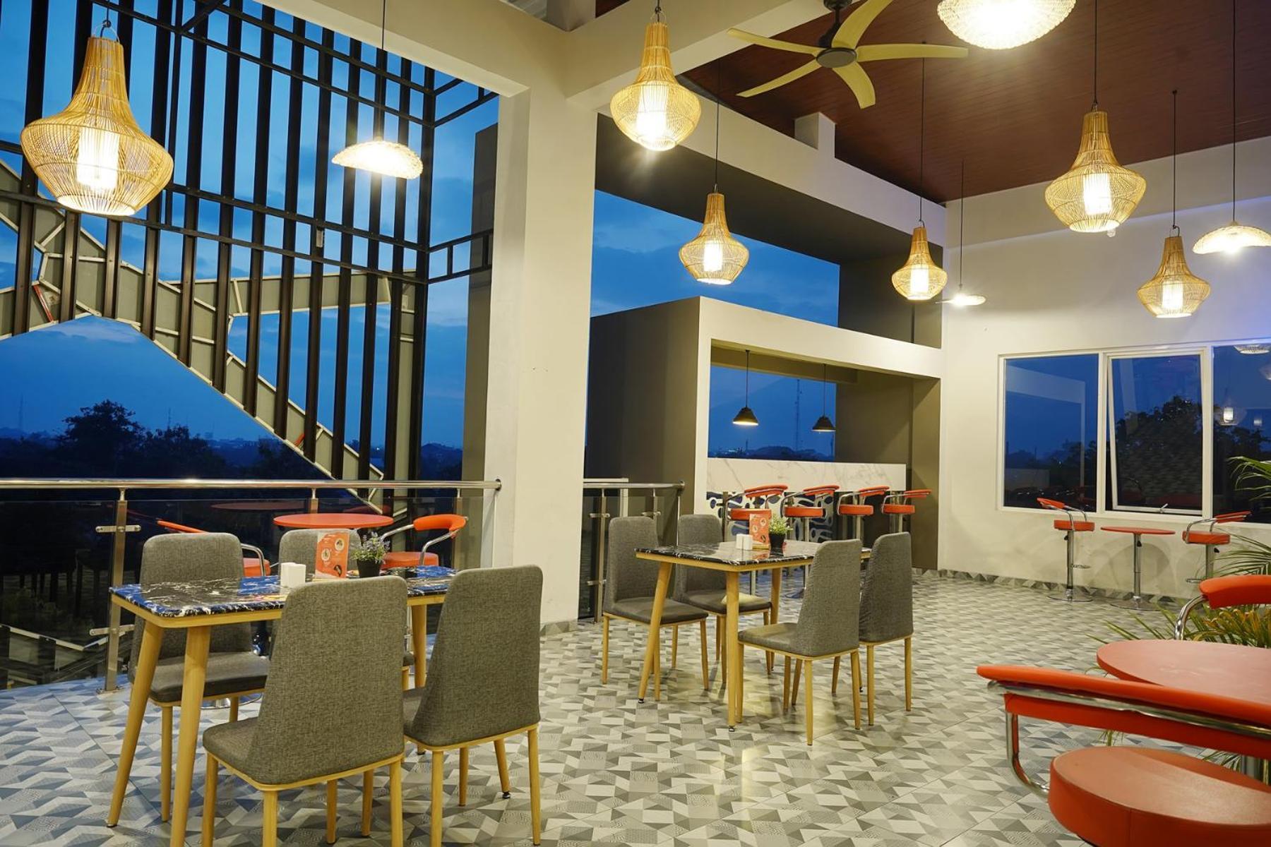 Front One Hotel Sragen Екстер'єр фото