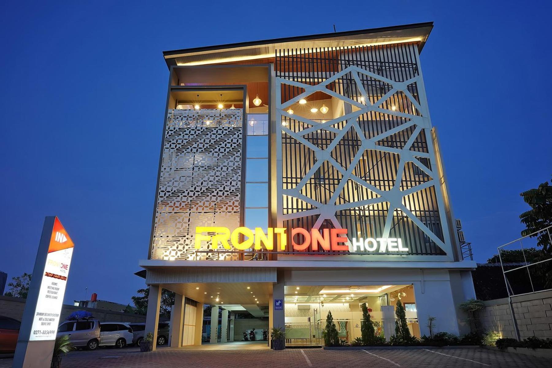 Front One Hotel Sragen Екстер'єр фото