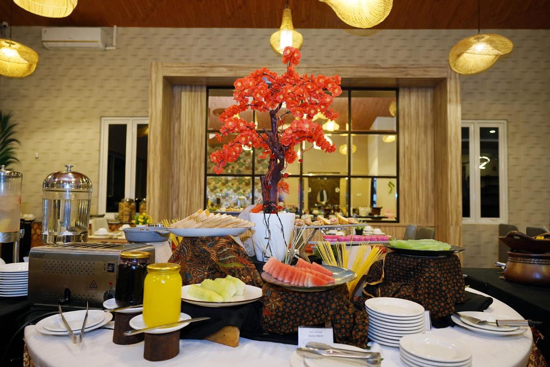 Front One Hotel Sragen Екстер'єр фото