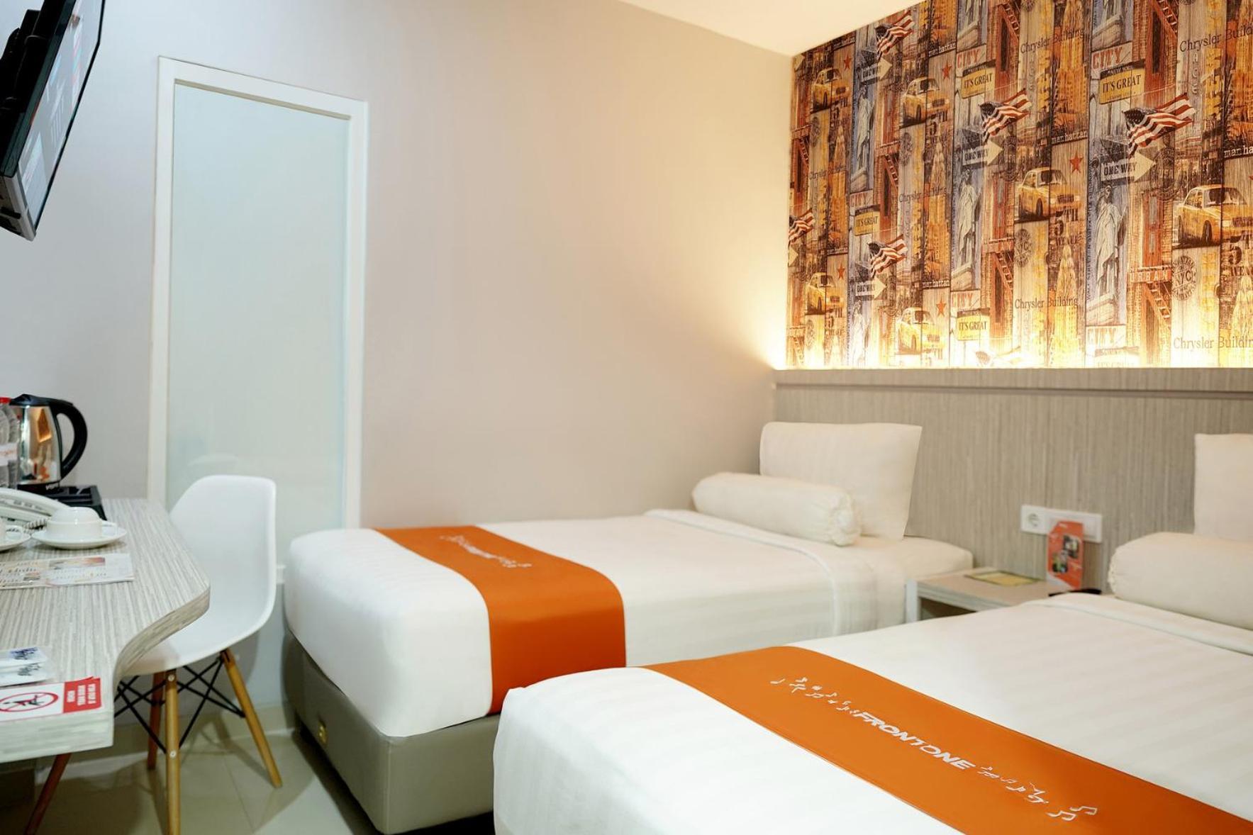 Front One Hotel Sragen Екстер'єр фото