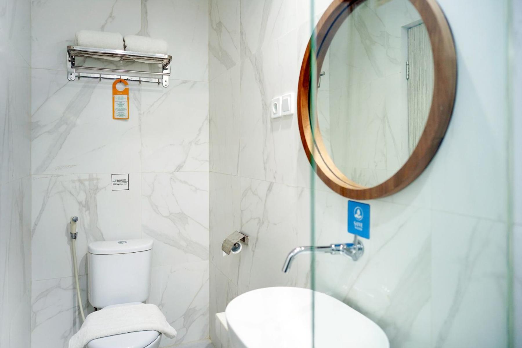 Front One Hotel Sragen Екстер'єр фото