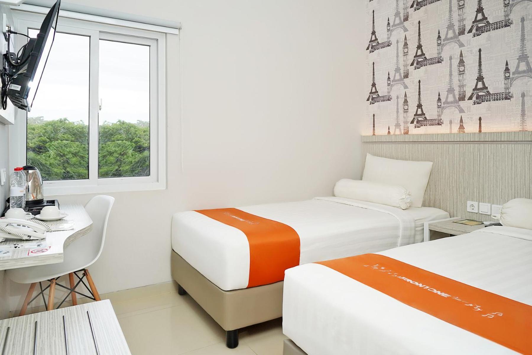Front One Hotel Sragen Екстер'єр фото